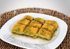GLÜTENSİZ FISTIKLI BAKLAVA 300 GR